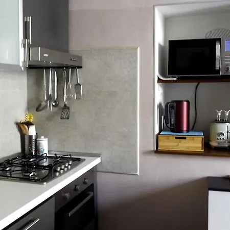 Nice-three-room With 2 Bathrooms *
