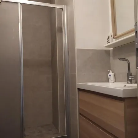 Nice-three-room With 2 Bathrooms *