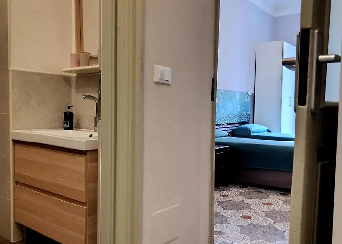 Nice-three-room With 2 Bathrooms Apartment Turin